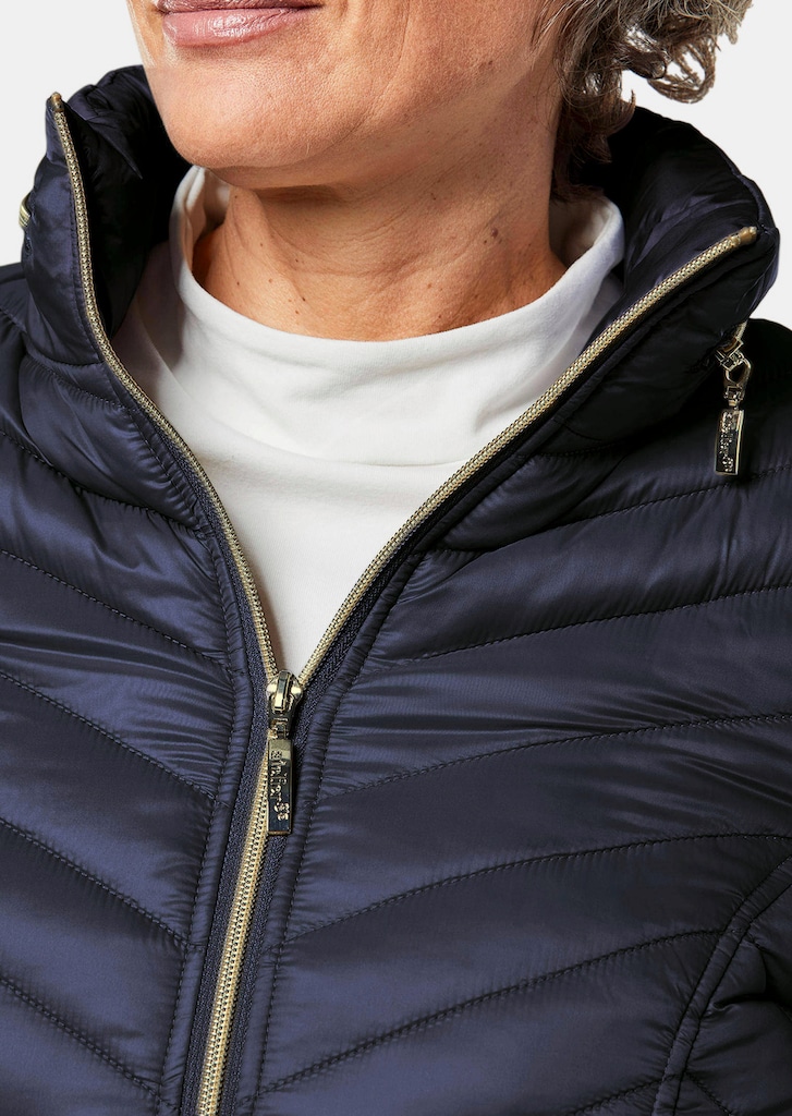Steppjacke in figurschmeichelnder Optik