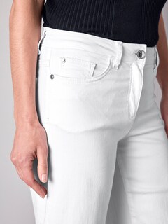 Jeans mit weiterem Beinverlauf thumbnail 3