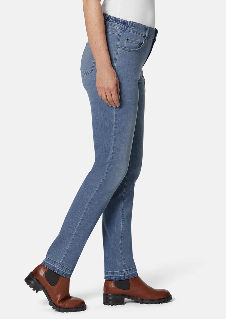 Angenehme Jeanshose mit modischem Saumabschluss