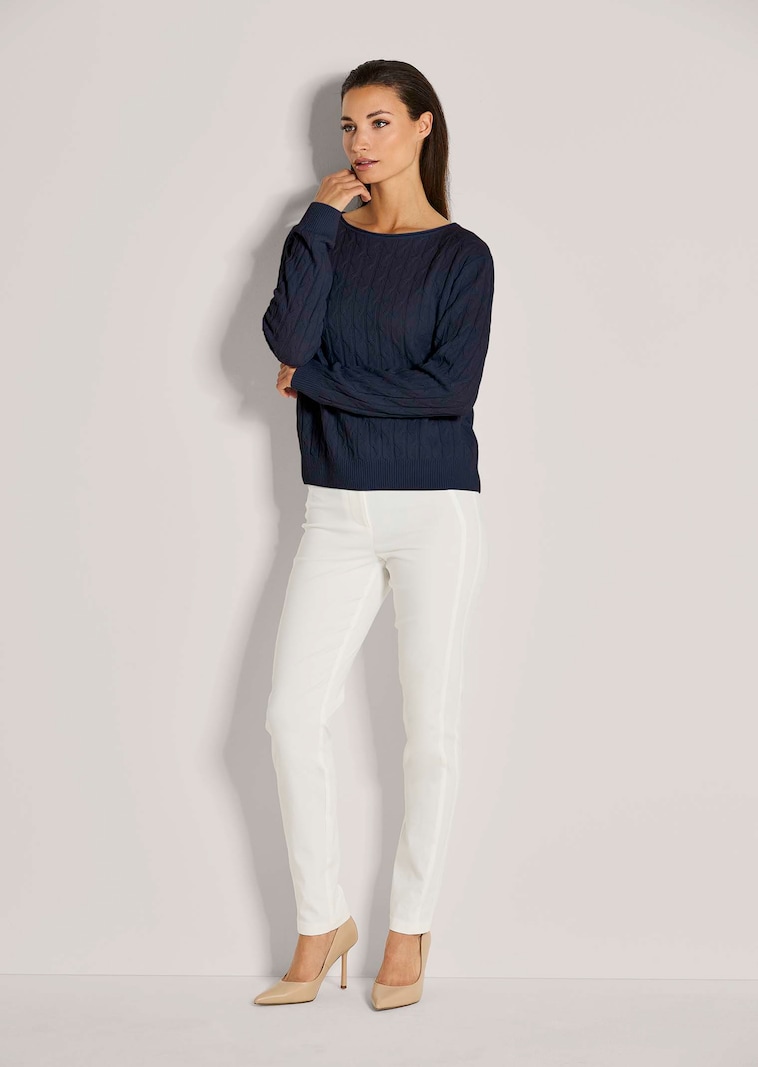 Schurwoll-Pullover mit feinem Zopfmuster