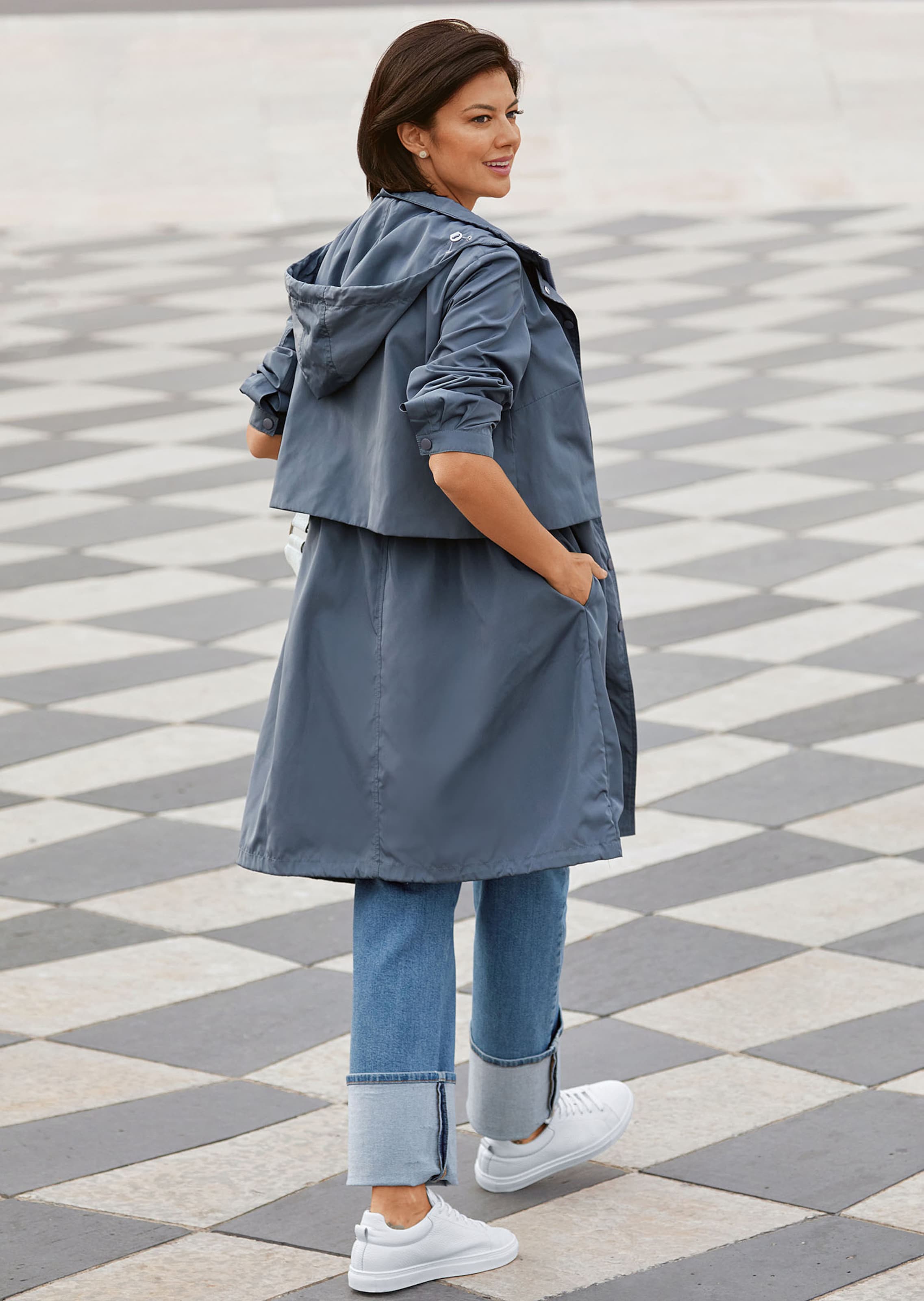 Sommerparka mit abnehmbarer Kapuze
