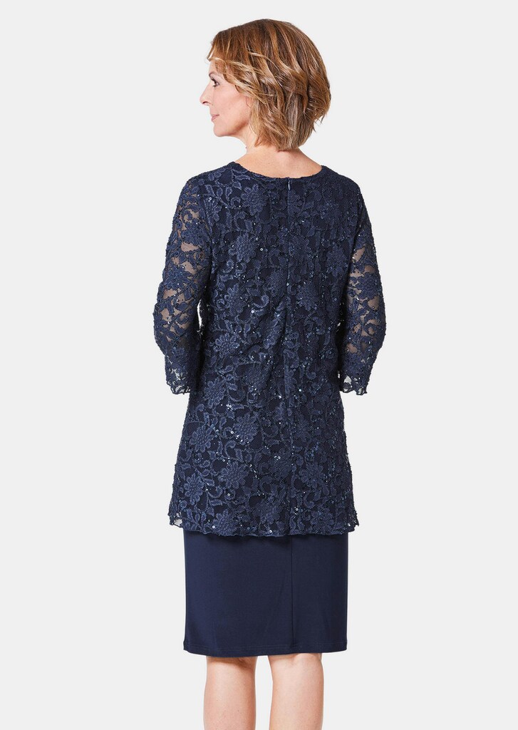 Kleid mit feinem Spitzenüberwurf