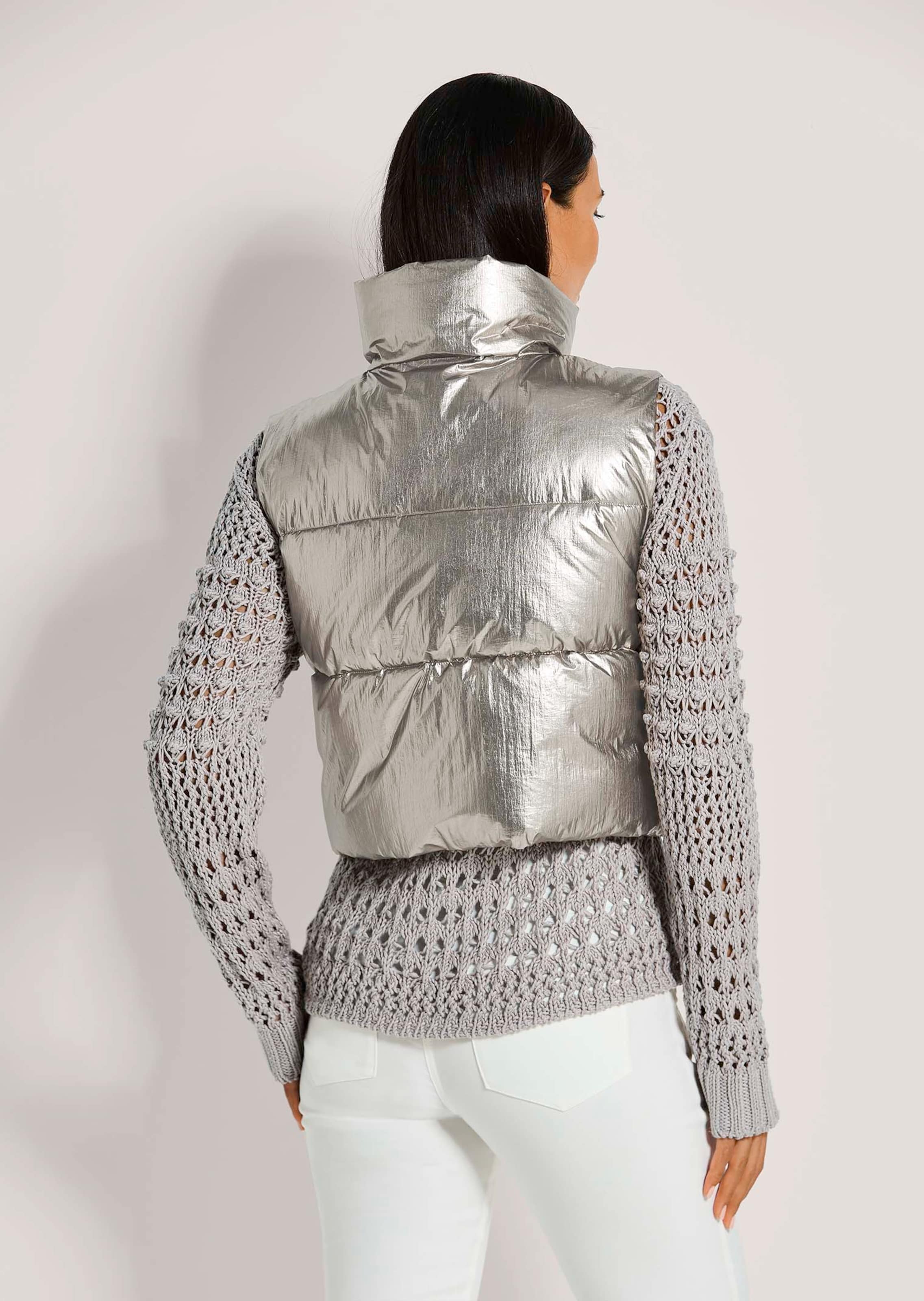 Cropped quilted gilet with metallic effect in silver | MADELEINE