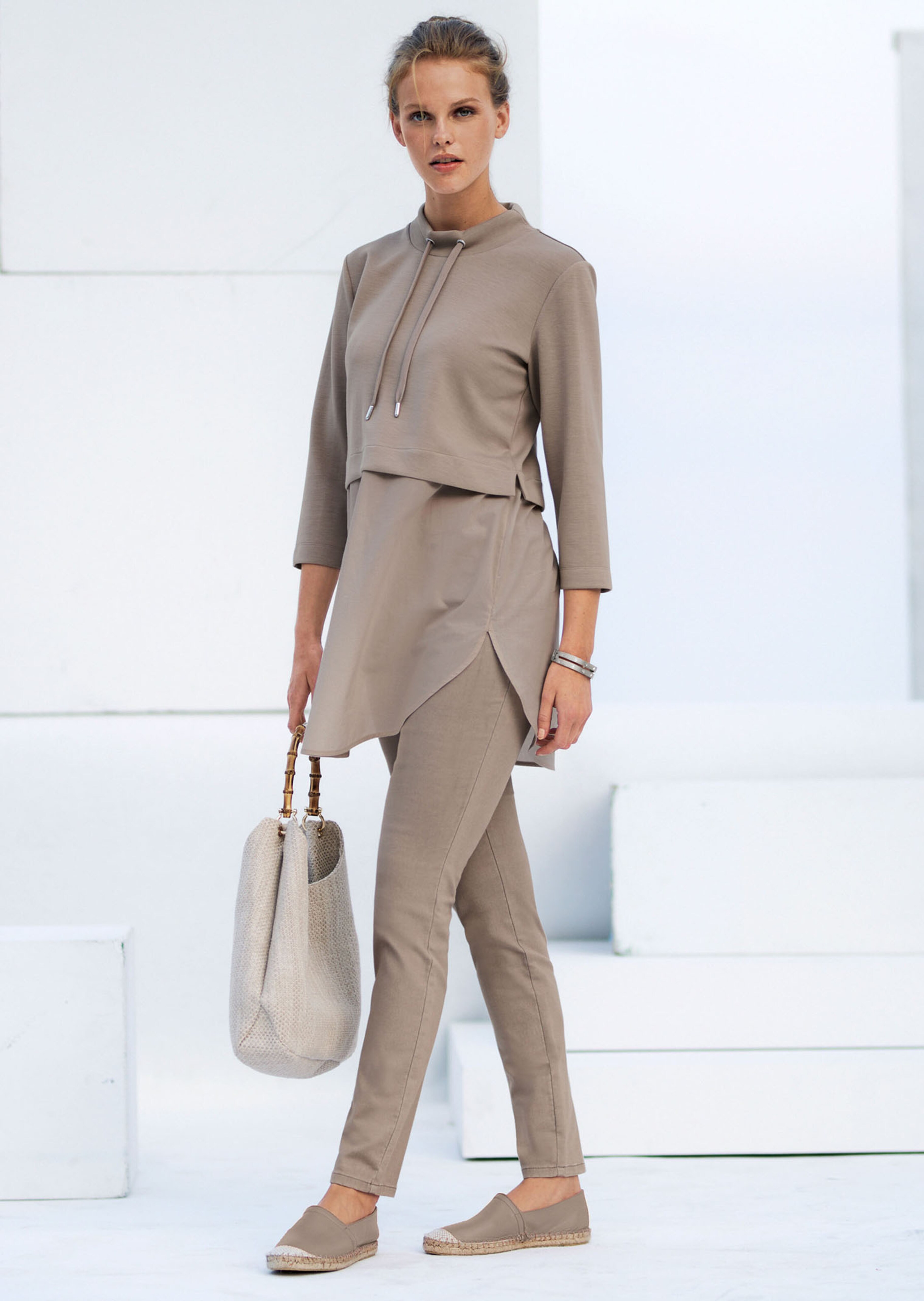 Langes Sweatshirt in Two-in-One-Optik