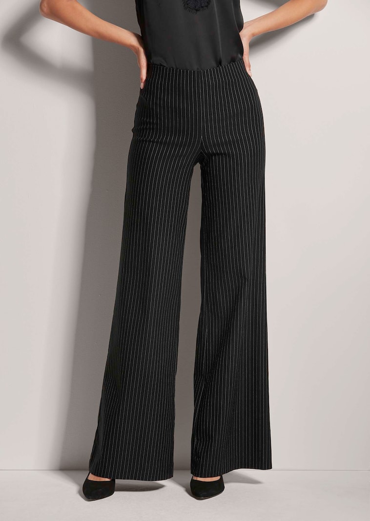 Schlupfhose in ausgestellter Form