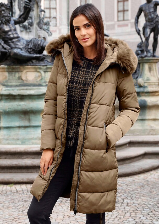 Mantel allover in sportiver Steppung 4