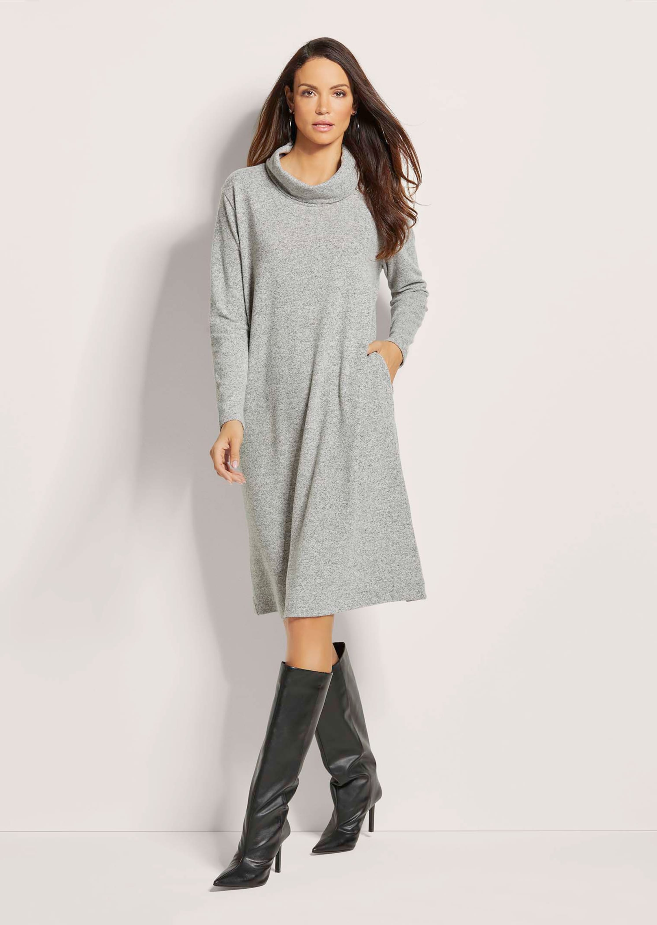 Rollkragen-Kleid in H-Linie