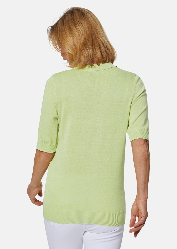 Pull en tricot à manches courtes et col chemisier