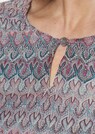 Komfortables Shirt mit effektvollem Ausschnitt thumbnail 5