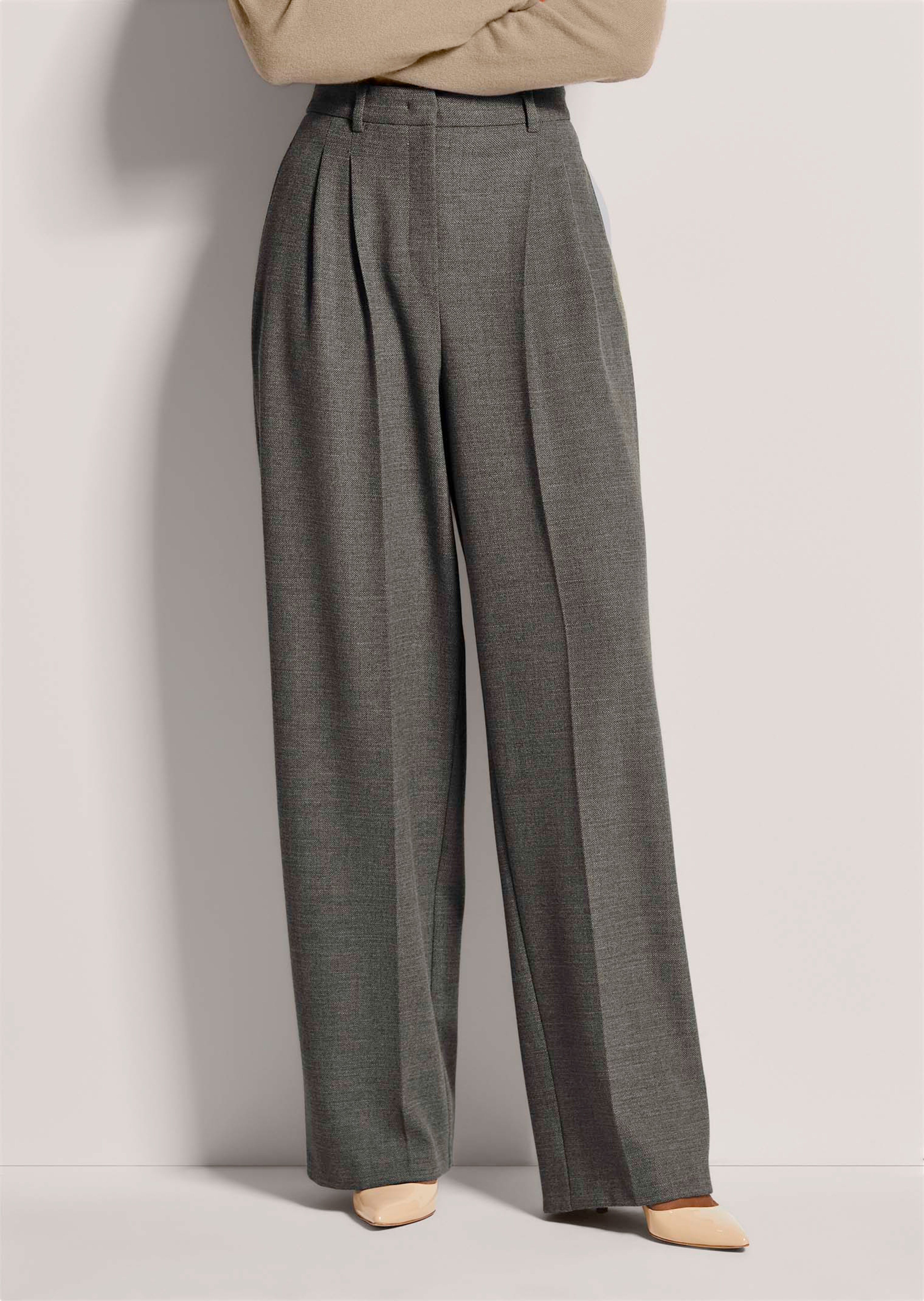 Weite Bundfaltenhose mit Bügelfalten