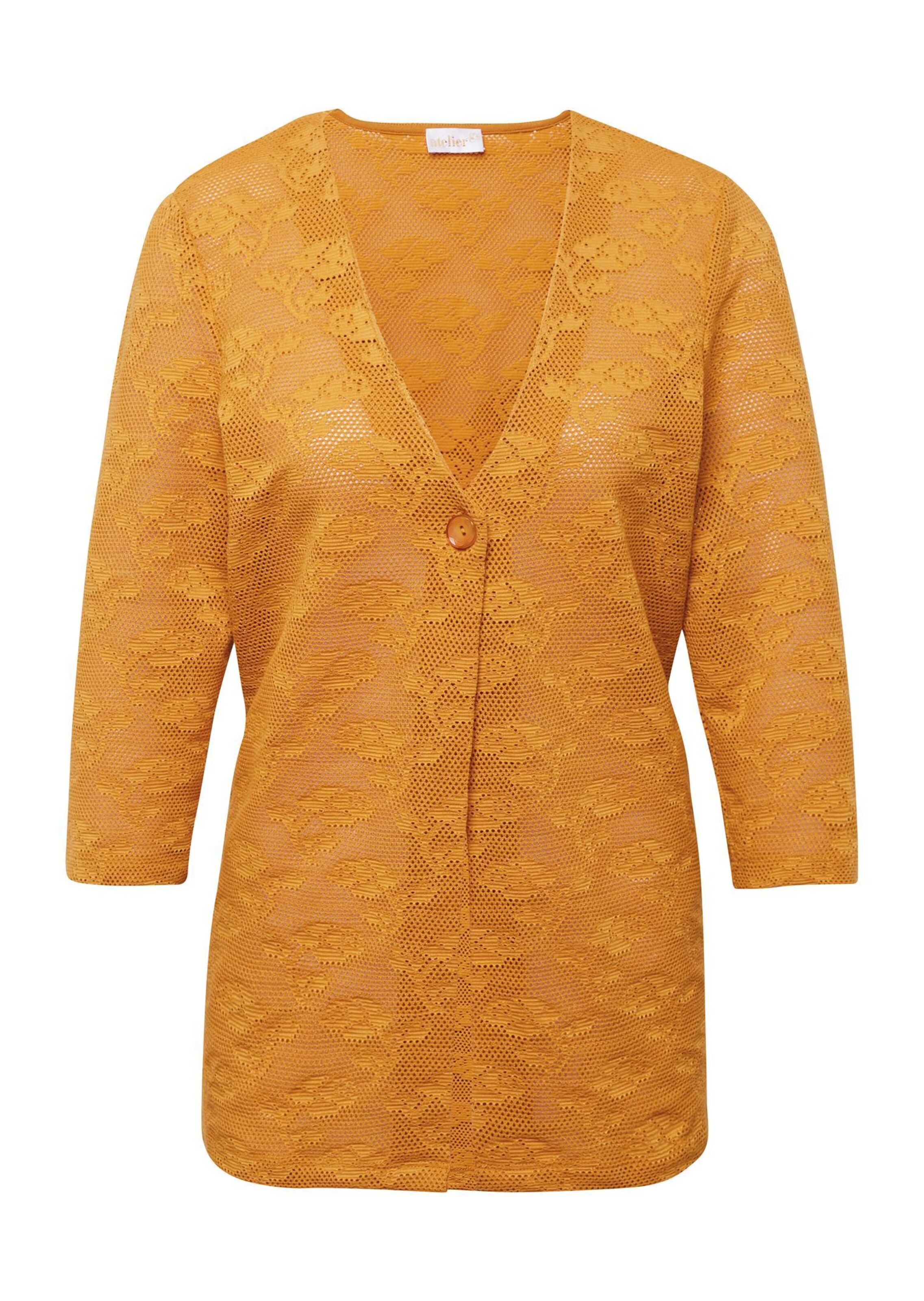 Einfarbiges Shirt-Set mit viel Spitze