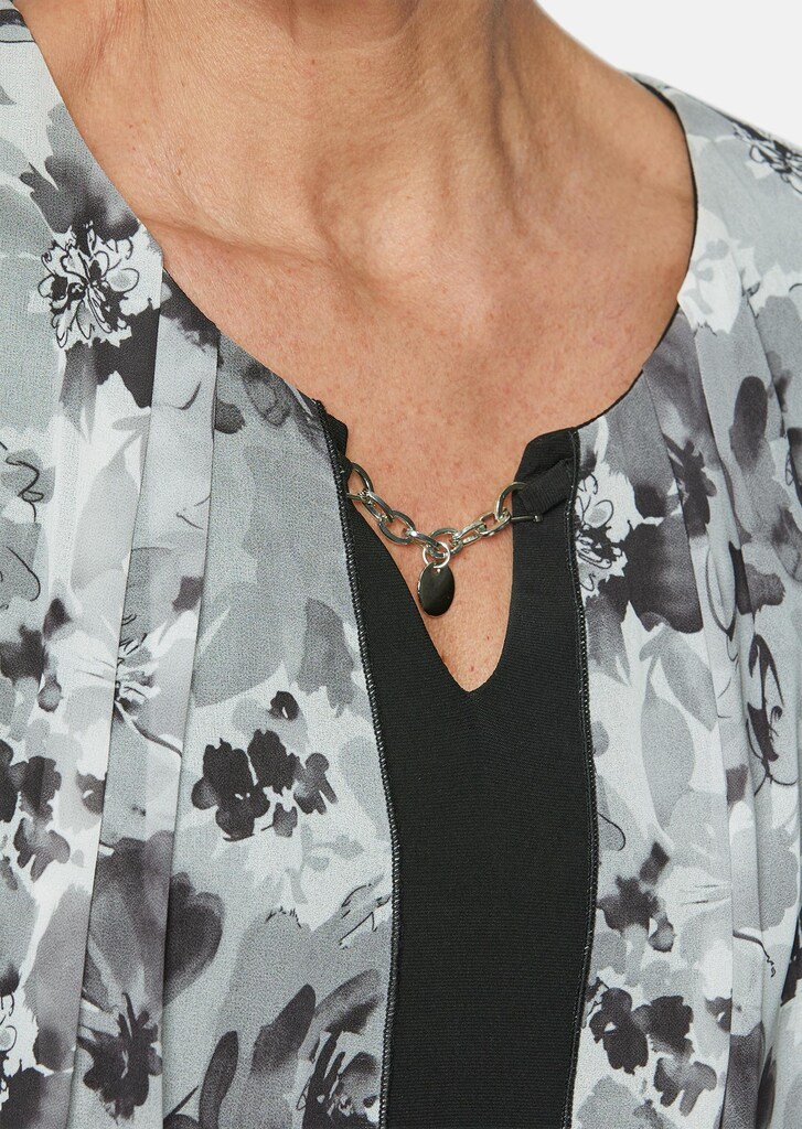 Edle Bluse mit bedrucktem Chiffonüberwurf