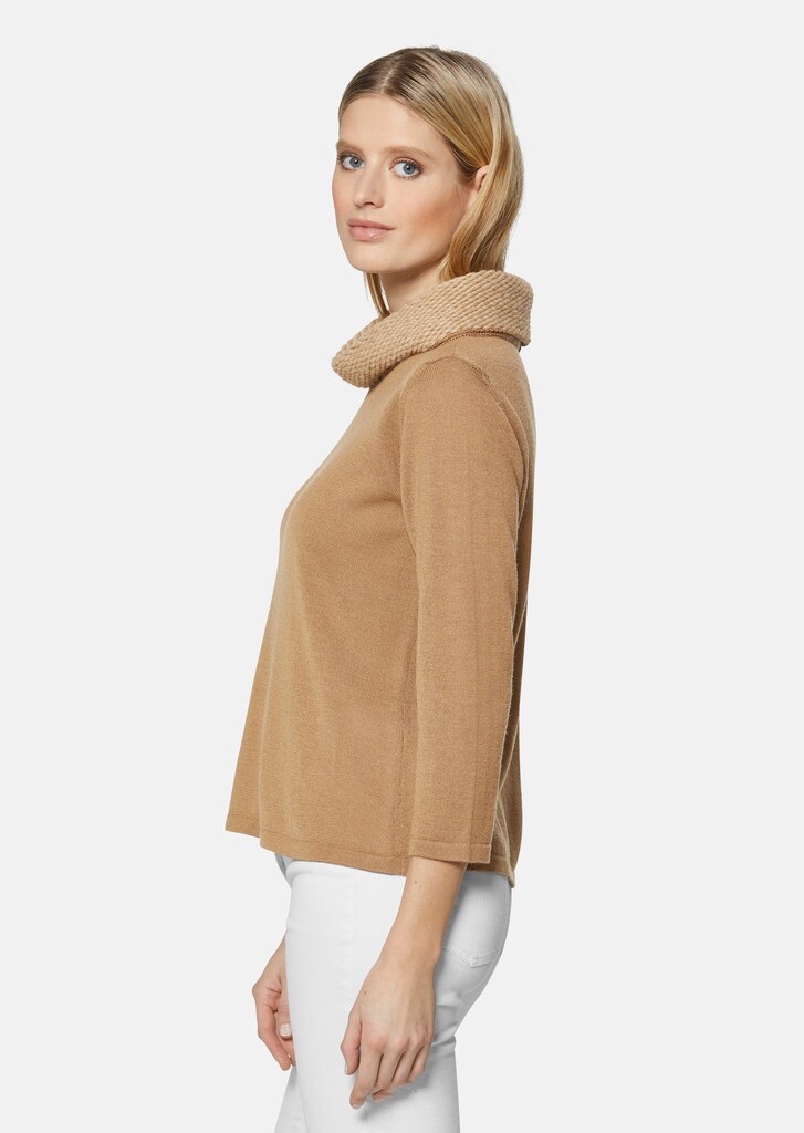 Stand-up collar jumper with 3/4 sleeves 3