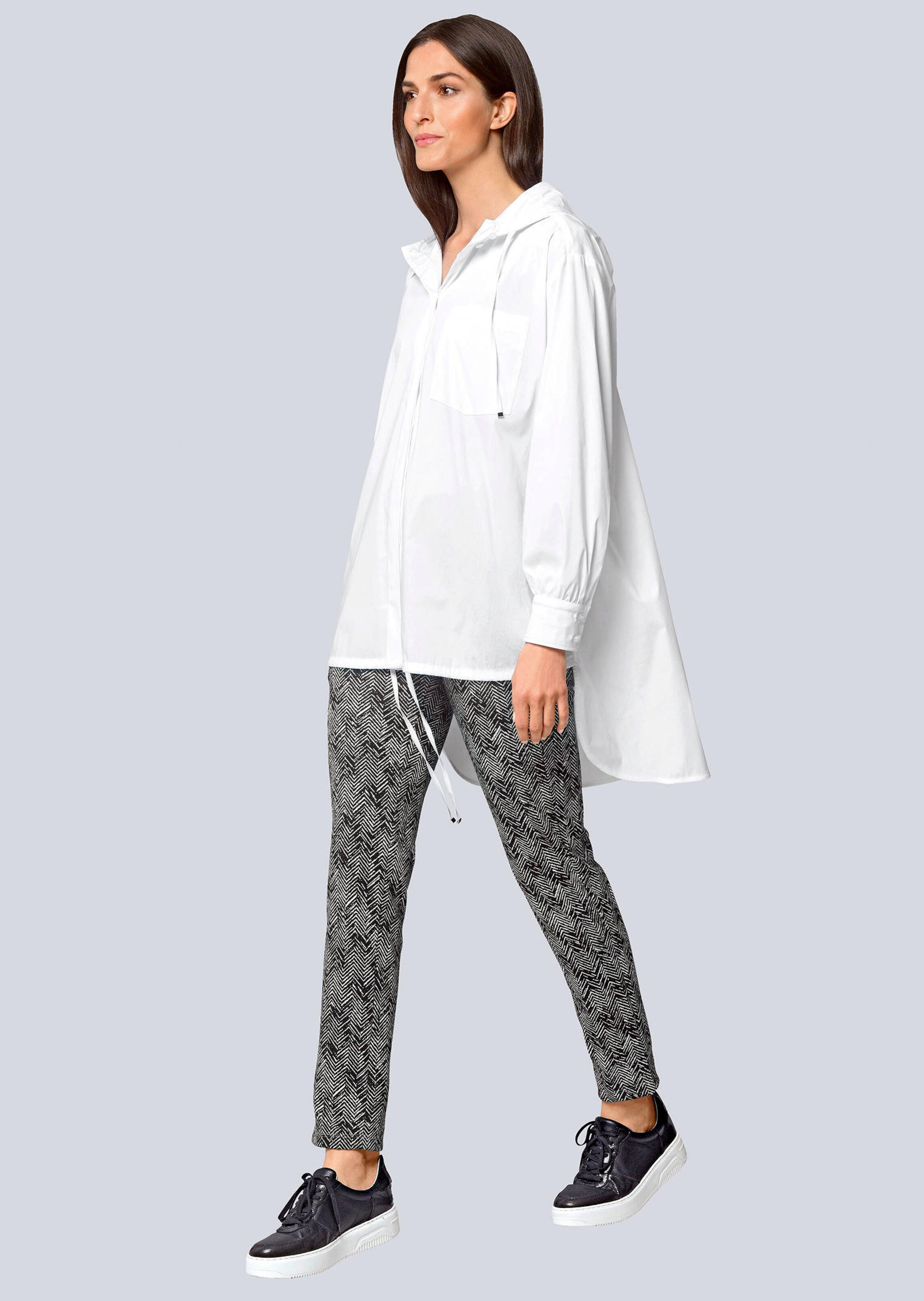 Hose in grafischem Dessin