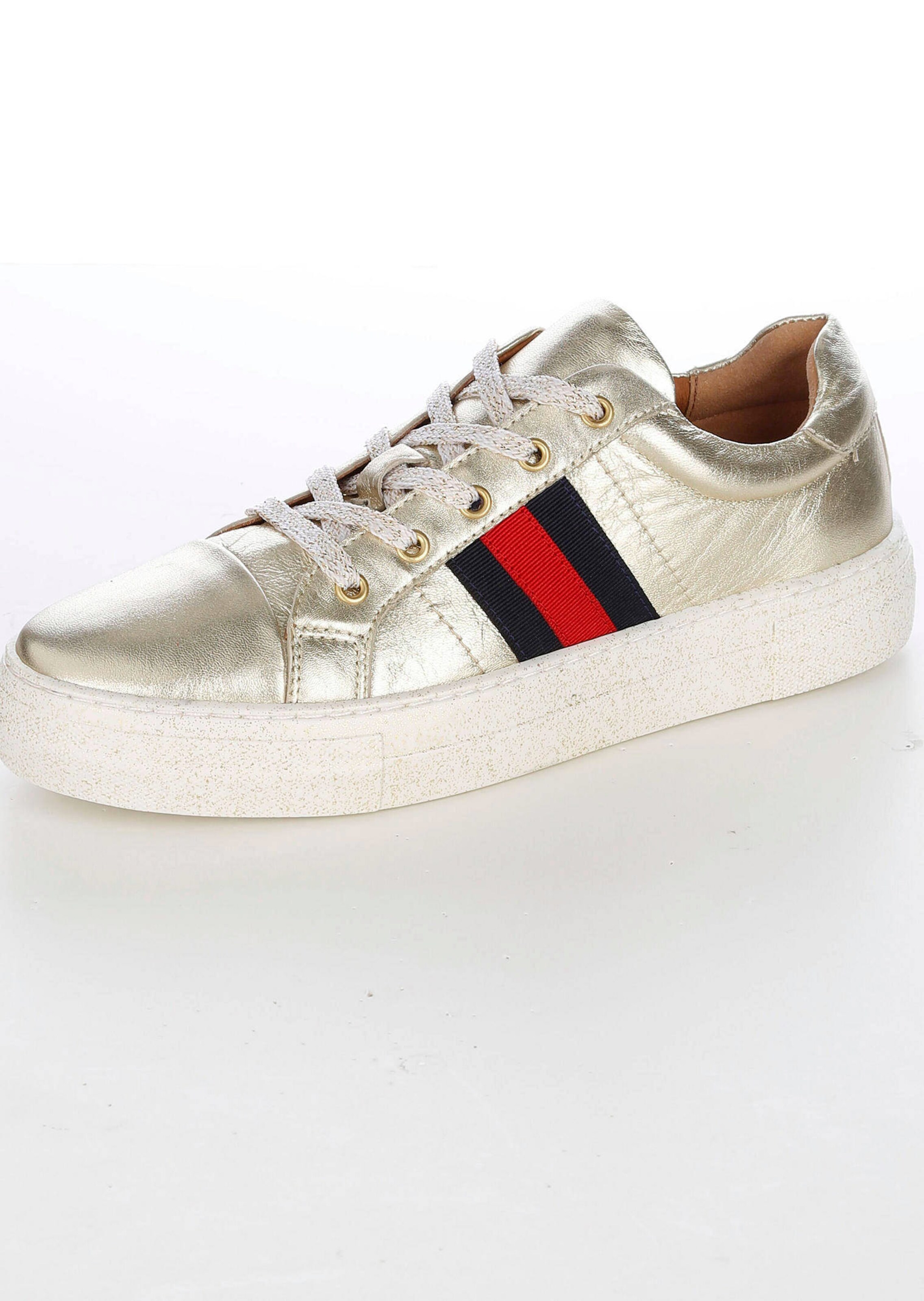 Sneaker