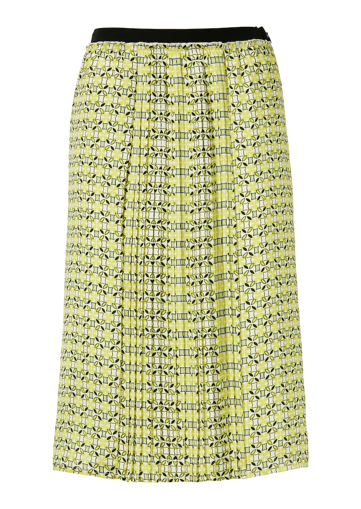 Patterned skirt with pleats