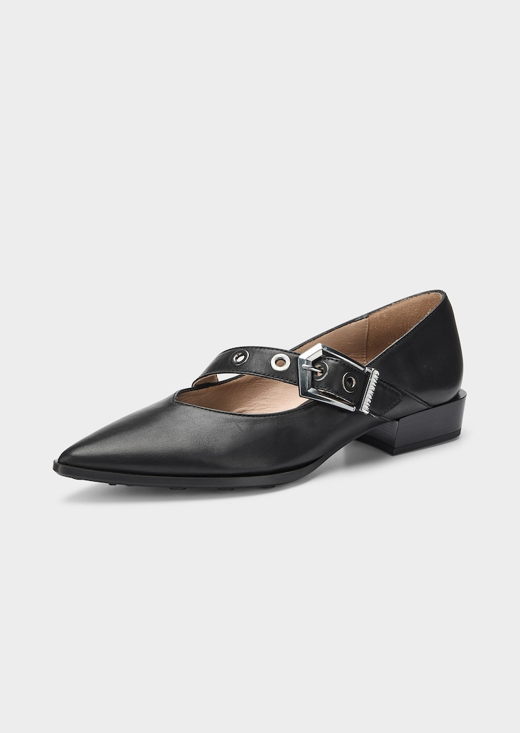 Leder-Ballerina mit Schnalle und Nieten