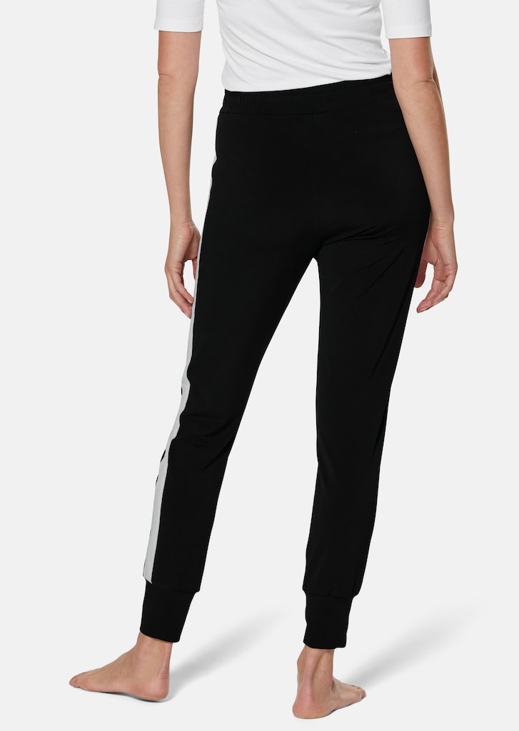 Jogg trousers with contrasting stripes 2