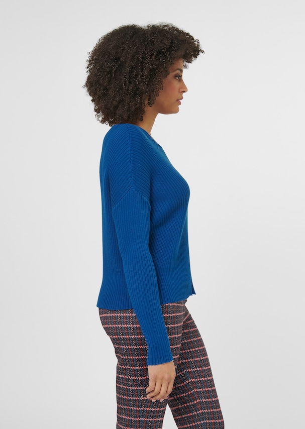 Rib-knit jumper with V-neckline 3