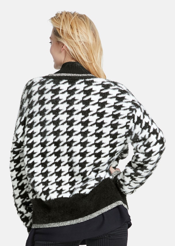 Cardigan with houndstooth pattern 2