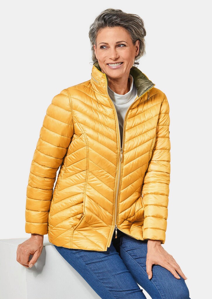 Steppjacke in figurschmeichelnder Optik