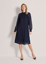 Kurzes Plissee-Kleid mit Stehkragen thumbnail 1