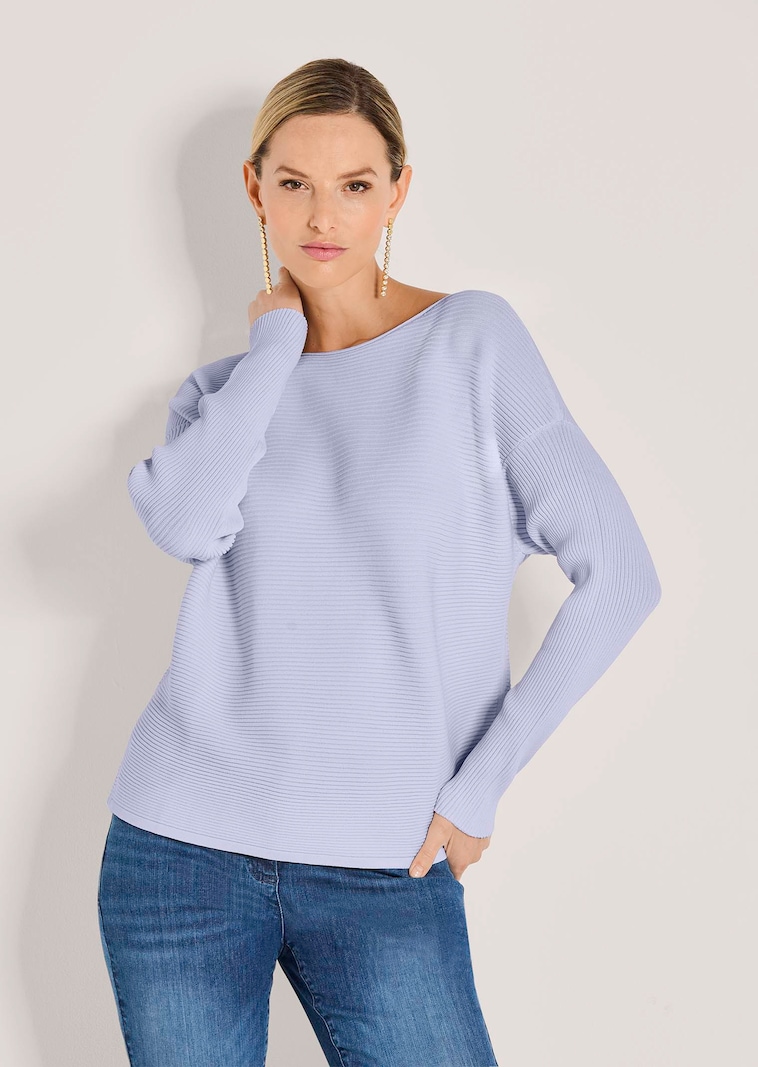 Quergerippter Strick-Pullover mit langen Ärmeln