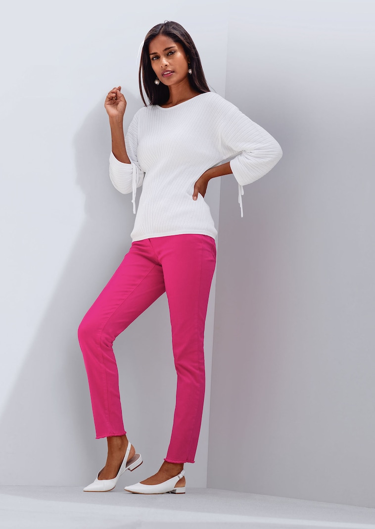 Jeans mit feinem Fransensaum