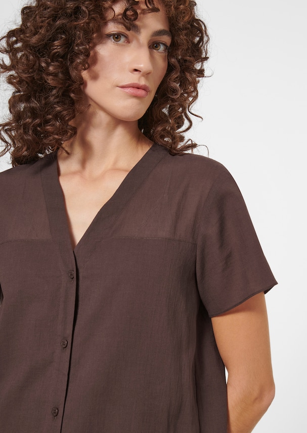 Collarless short-sleeved blouse 4