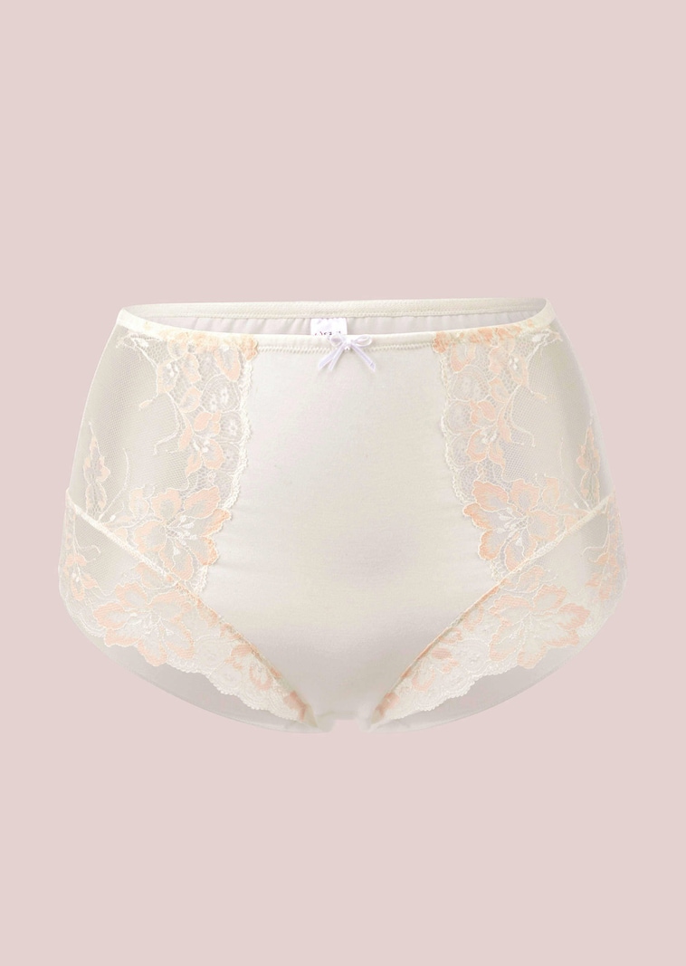 Slip orné de dentelle