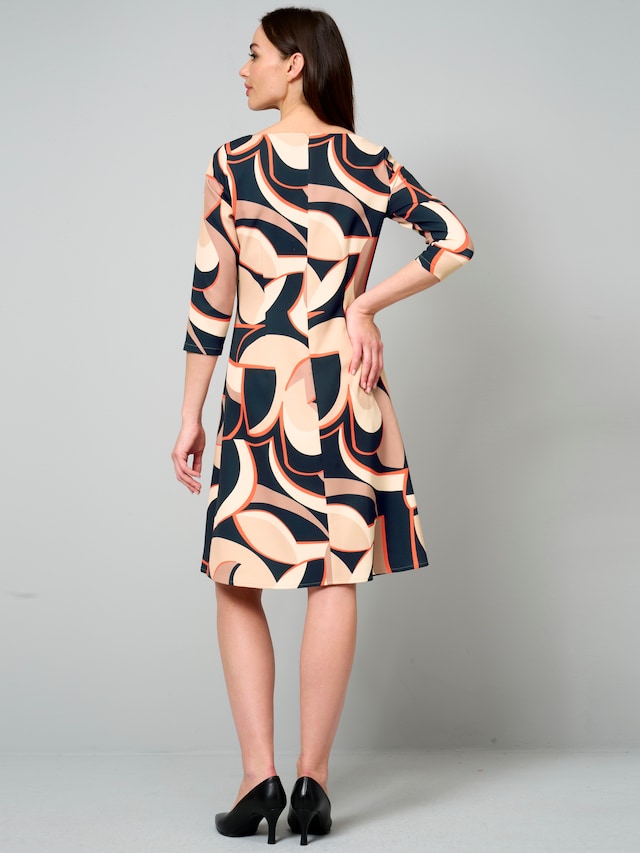 Kleid in grafischem Dessin 1