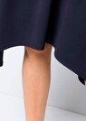 Kleid mit asymmetrischem Saum thumbnail 5