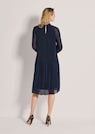 Kurzes Plissee-Kleid mit Stehkragen thumbnail 3
