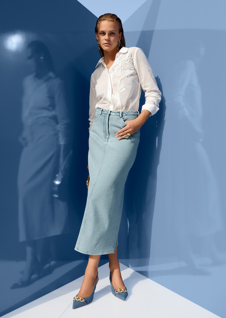 Transparente Baumwollbluse mit Stickerei