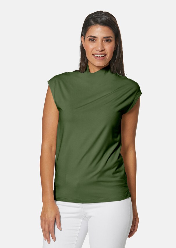 Sleeveless shirt with stand-up collar