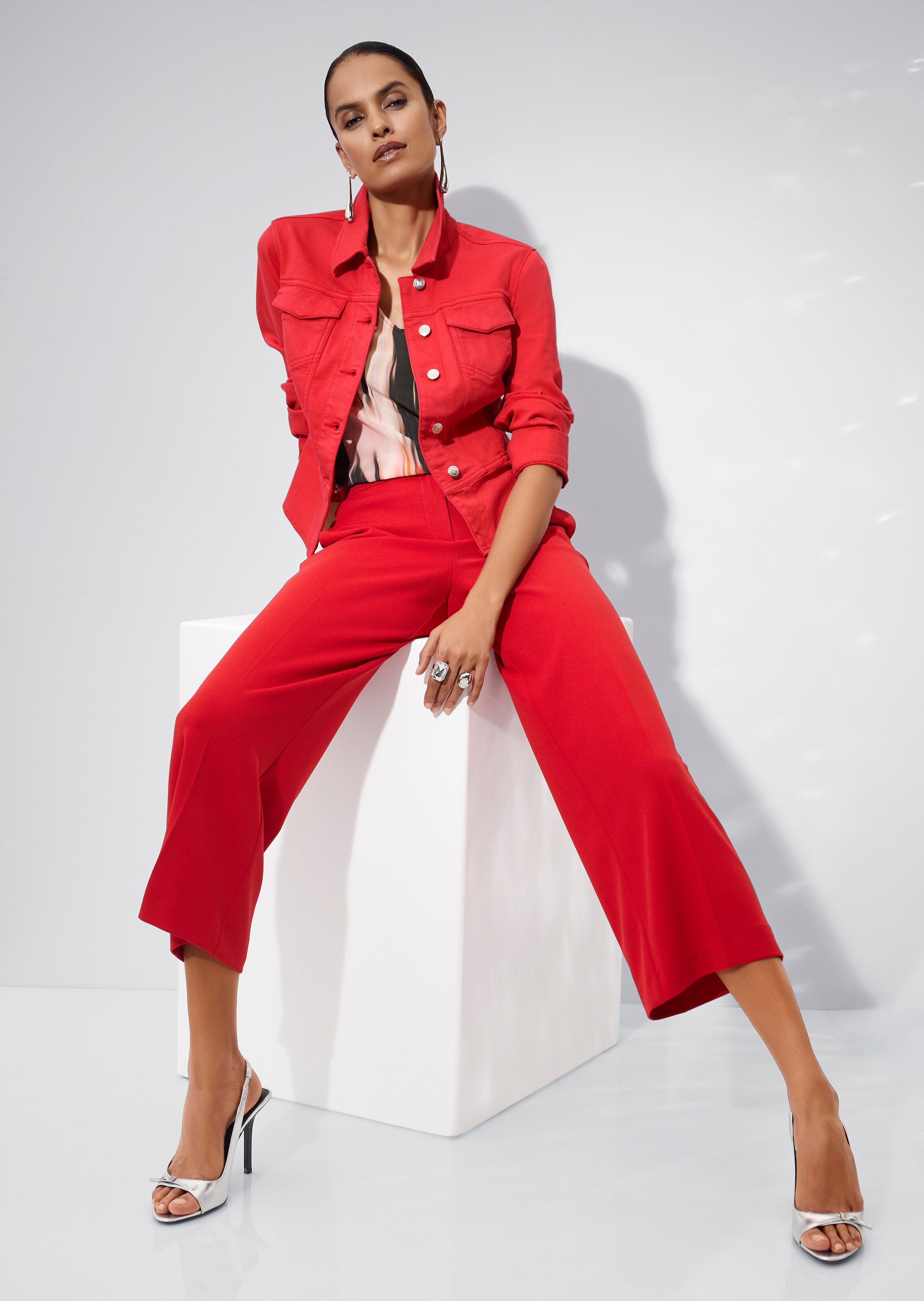 Jeansjacke mit femininen Details