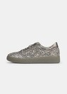 Sneaker aus Mesh-Gewebe mit Strass thumbnail 4