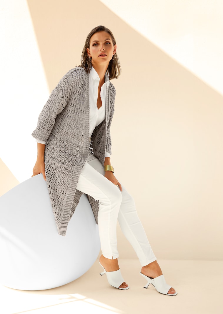 Lange Strickjacke mit Ajour-Muster