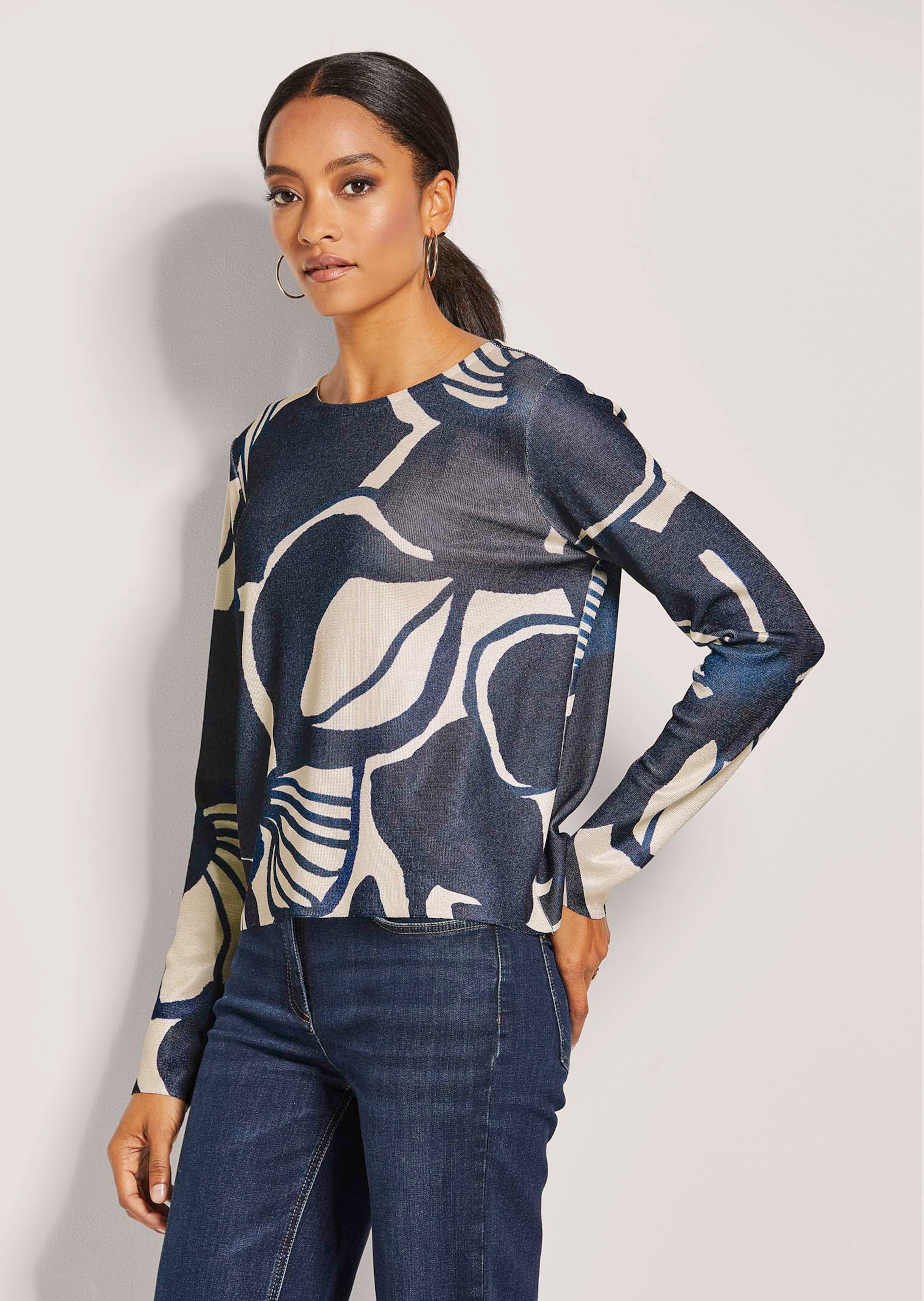 Kurzer Rundhals-Pullover mit Unikat-Print