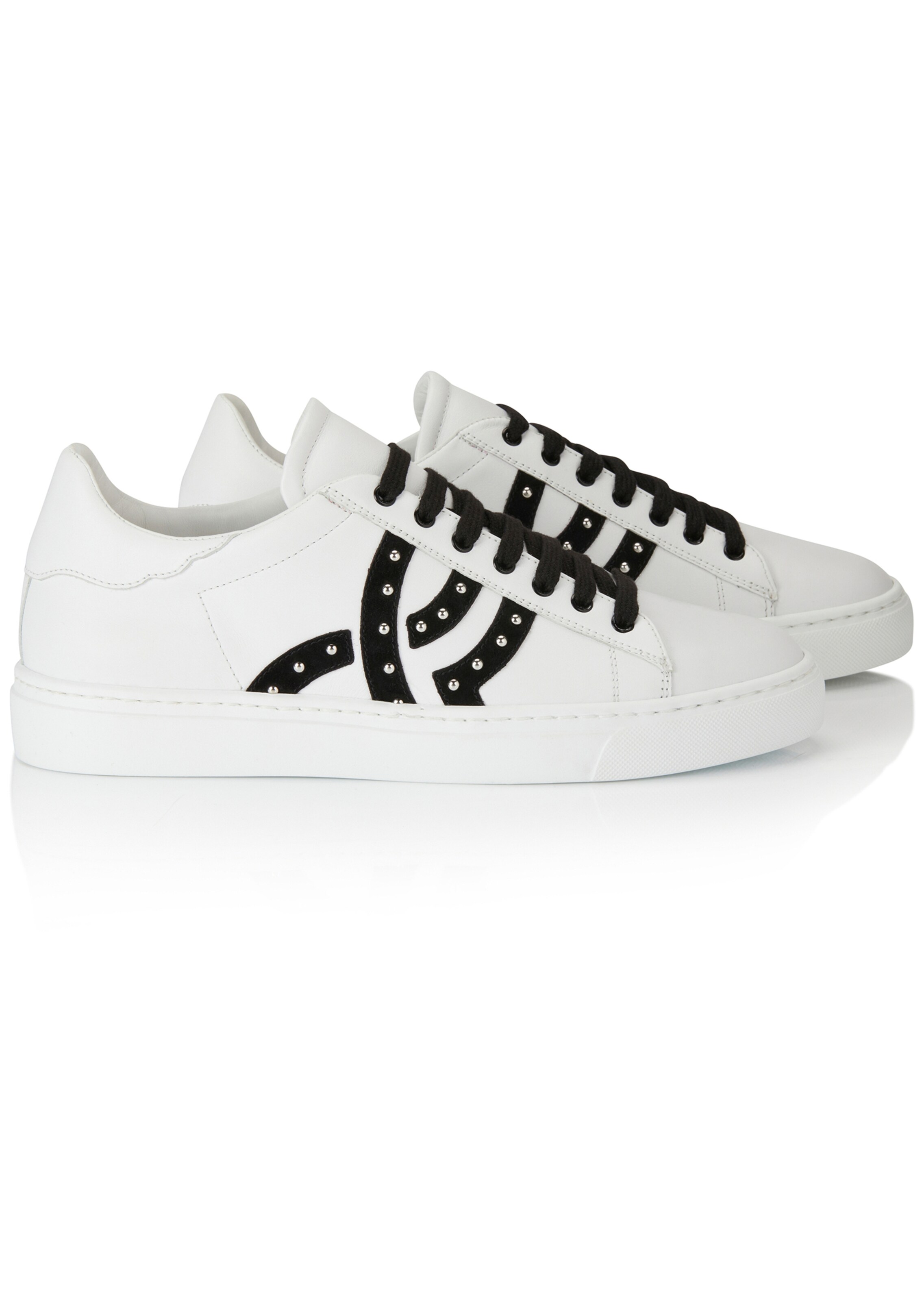 Sneaker mit Nieten
