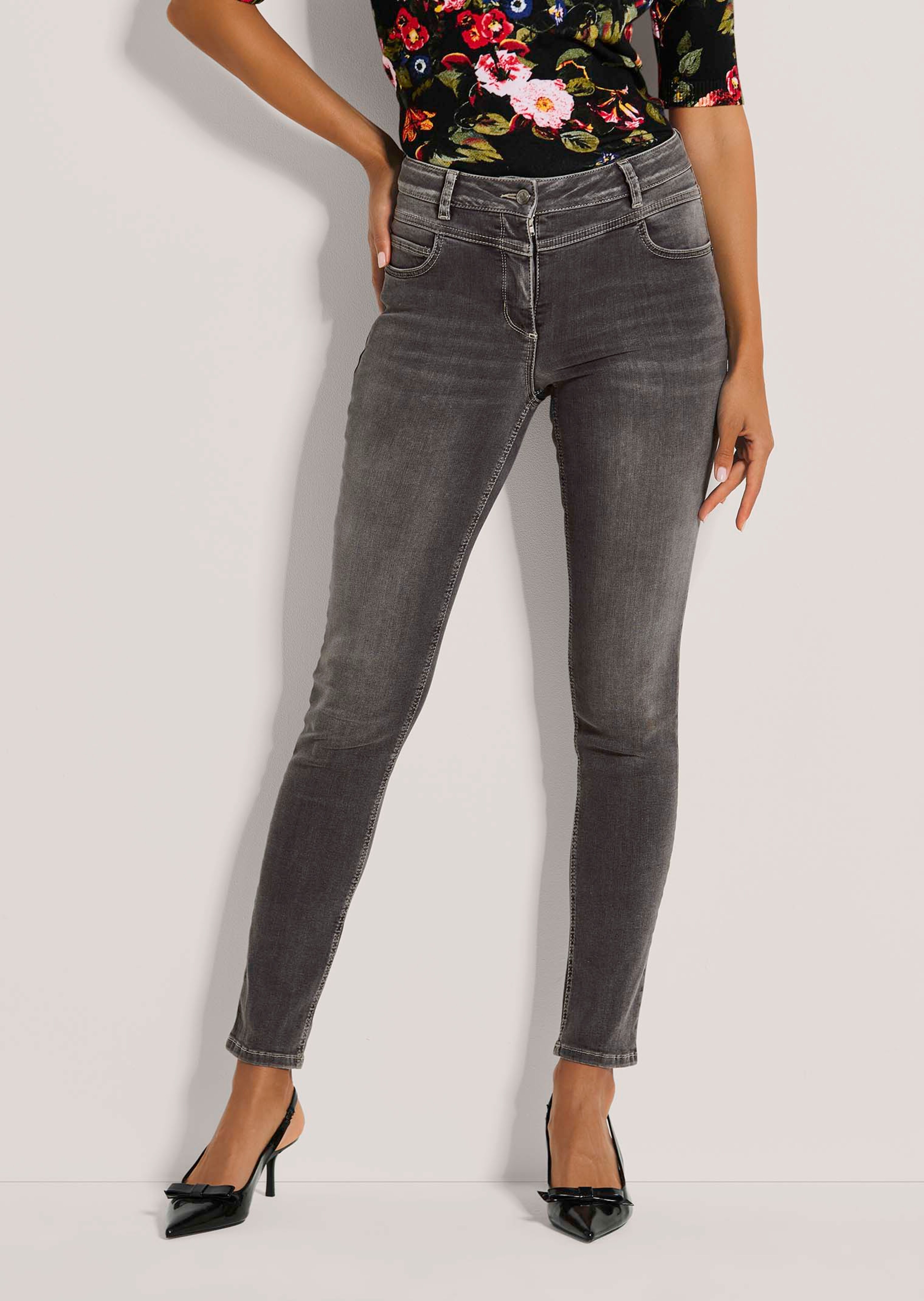 Schlanke Five-Pocket-Jeans