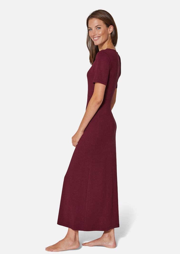 Summer dress with short sleeves in burgundy | MADELEINE Fashion Summer dress with short sleeves in burgundy | MADELEINE Fashion