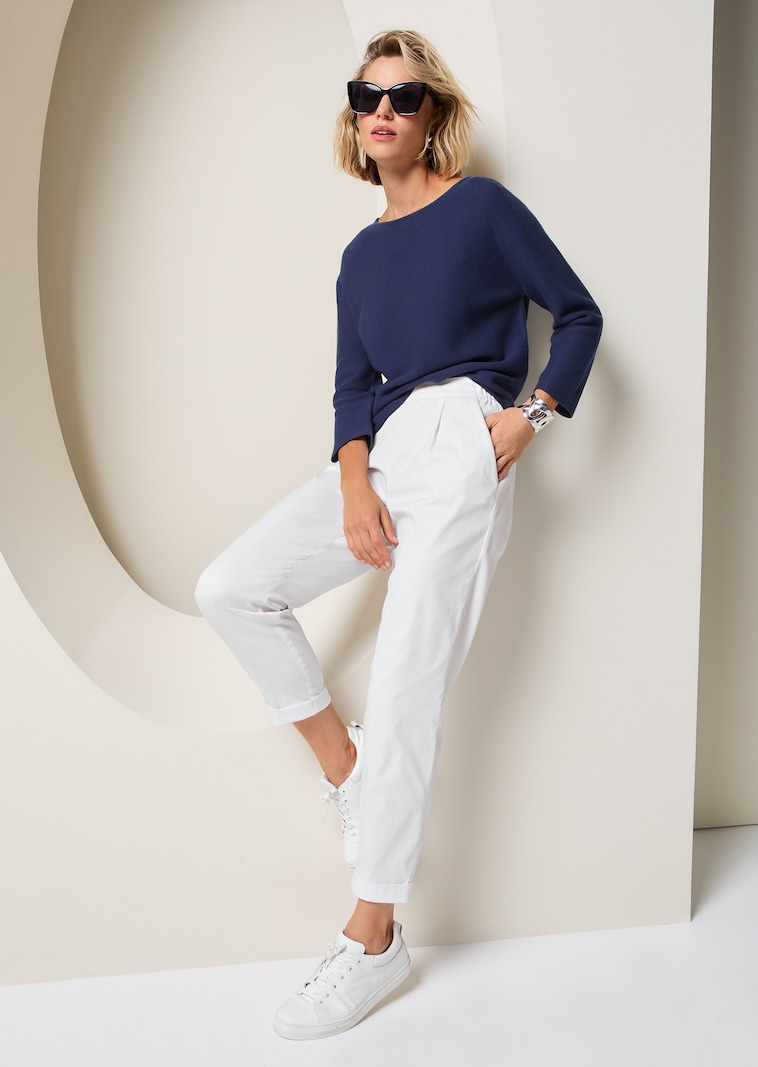 Pullover in modischer Kurzform