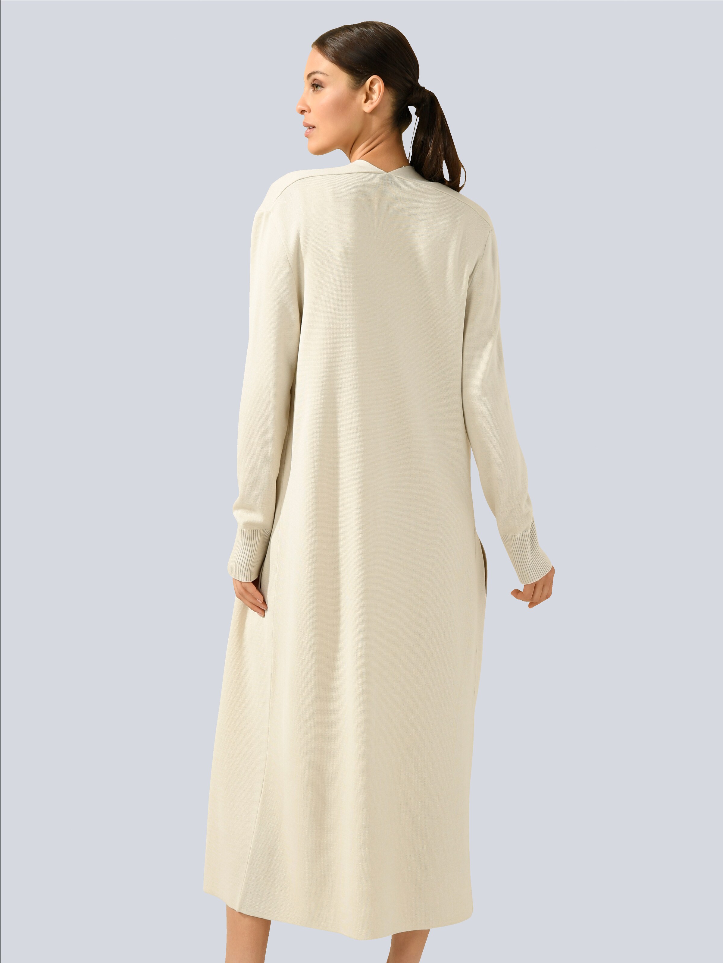 Longstrickjacke in verschlußloser Form