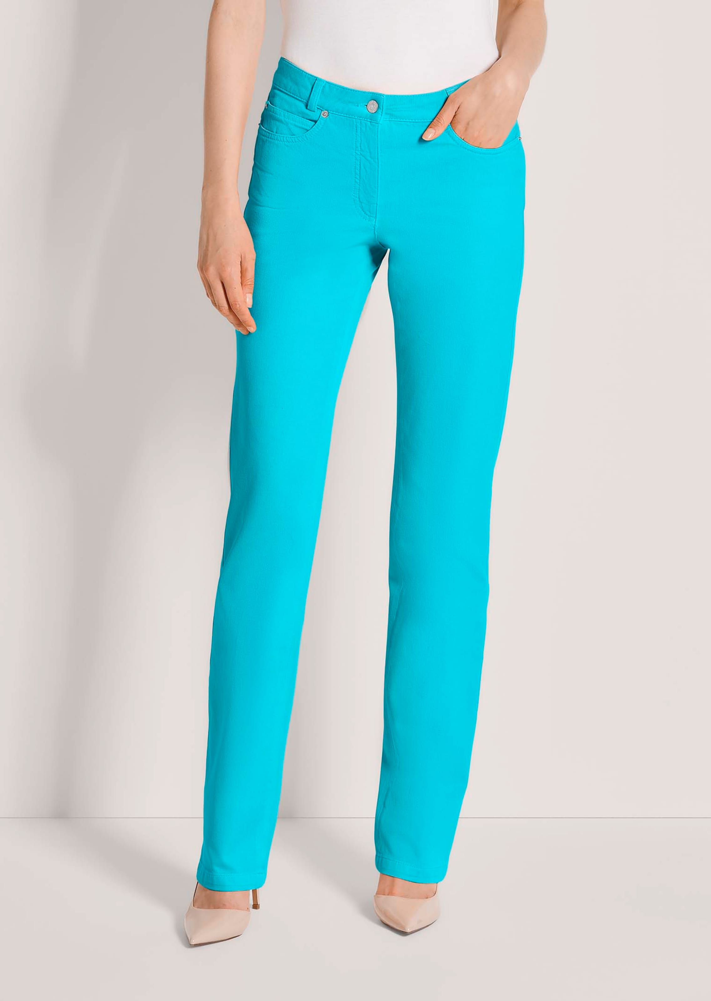 «M»-Jeans in gerader Form mit Logo-Stickerei