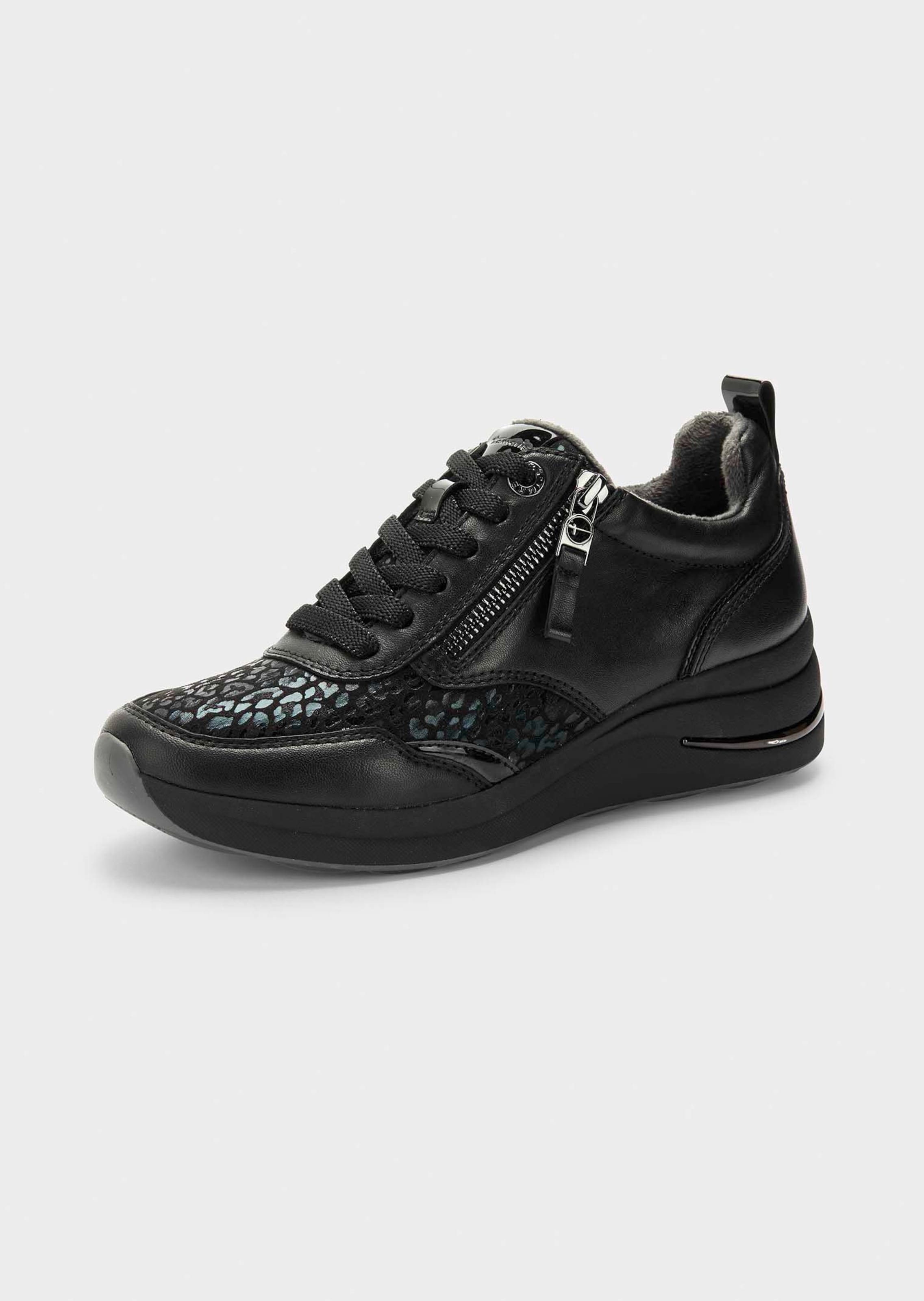 Sneaker mit herausnehmbarem Fußbett