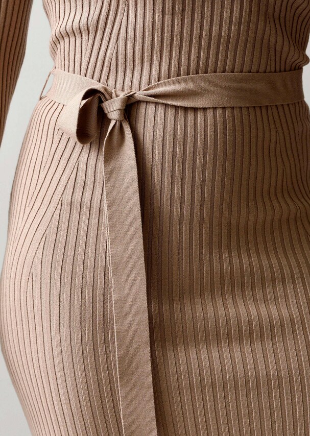 Strickkleid mir abnehmbarem Bindegürtel 4