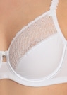 Elégant soutien-gorge avec dentelle et armatures thumbnail 3