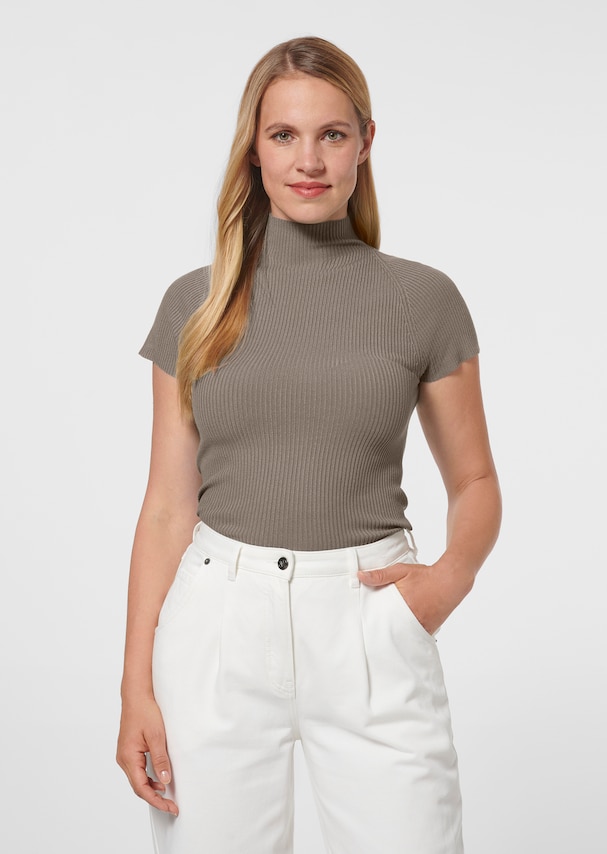 Short sleeve knitted jumper