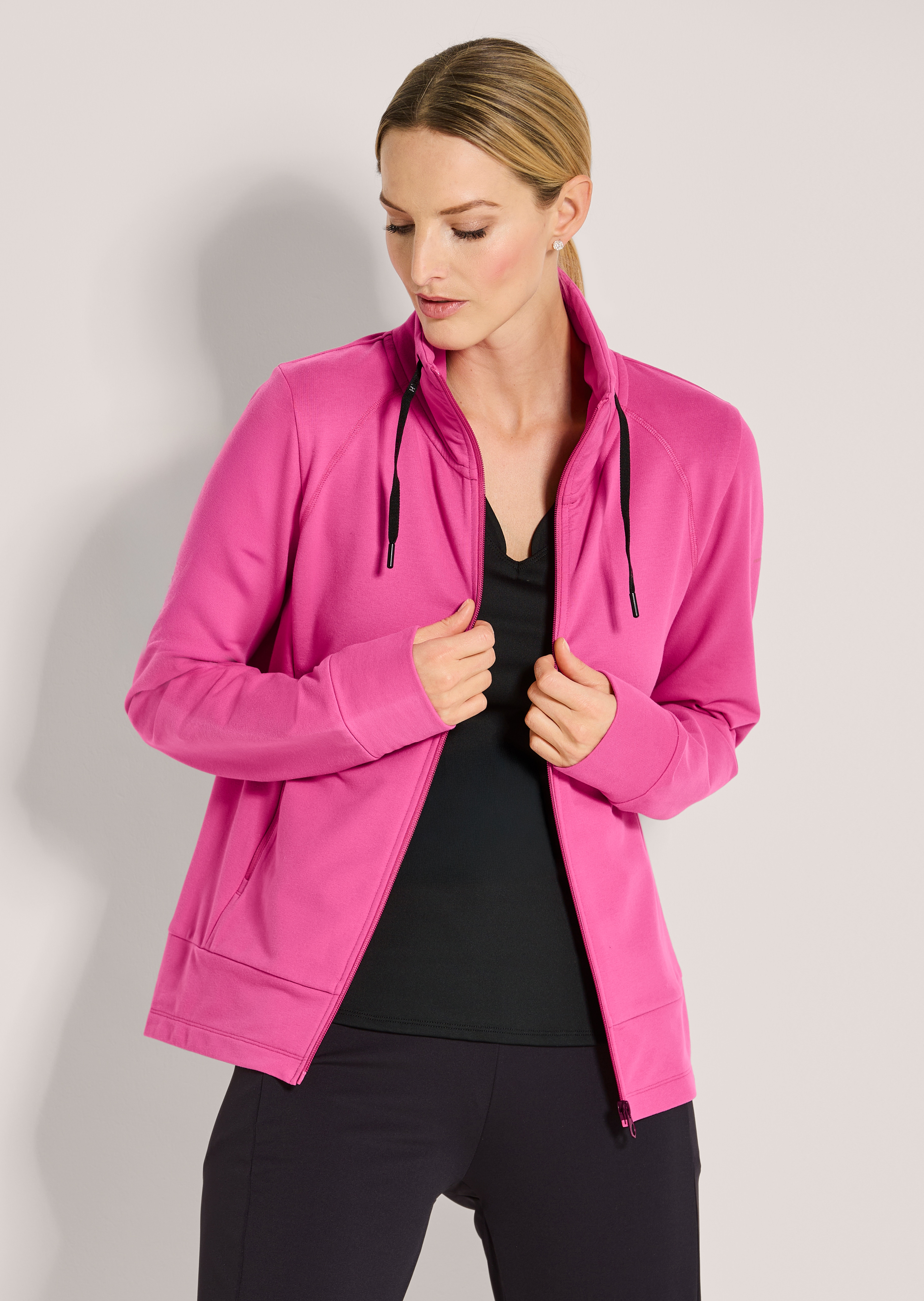 Sportliche Sweatjacke mit Stehkragen